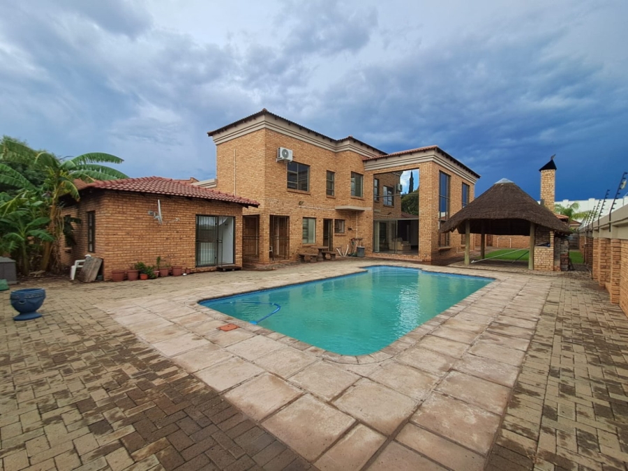 4 Bedroom Property for Sale in Roylglen Gardens Northern Cape